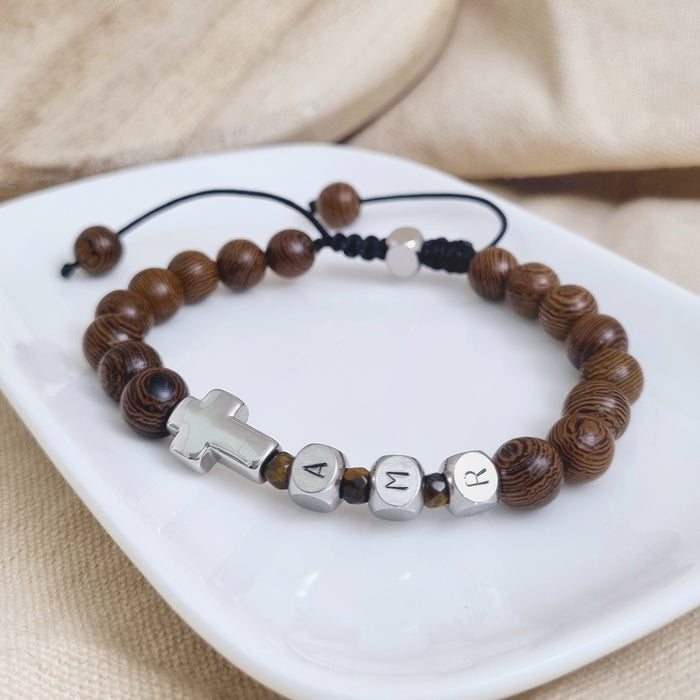 the wood bracelet - personalízalas con cruz e iniciales