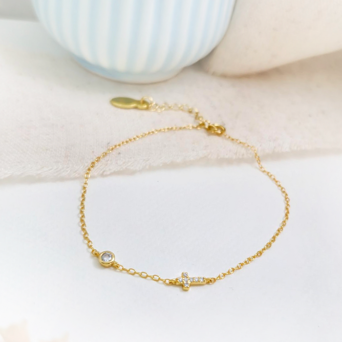 NEW IN! mini zircone cross bracelet 925