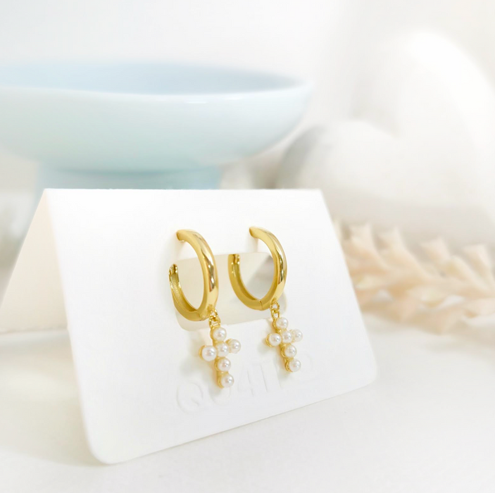 NEW IN! mini cross pearl huggies 925