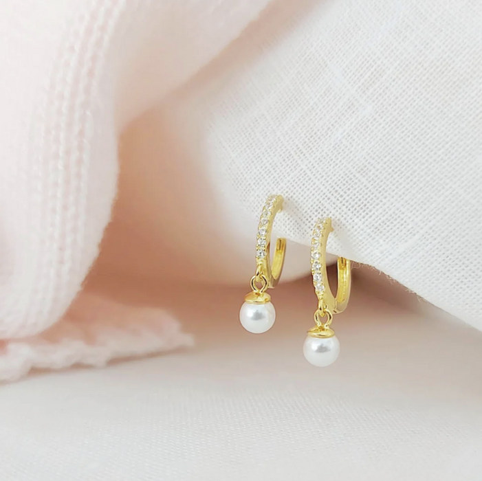 aretes huggie perla colgante y circonia - plata 925