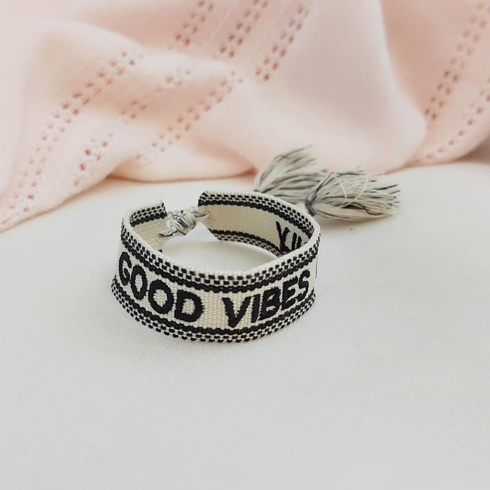 GOOD VIBES beige/black word bracelet